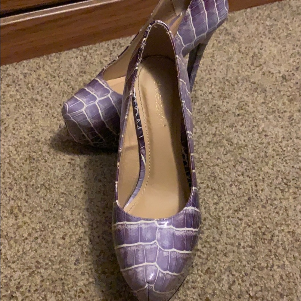 Shoes - Picture 2 of 4